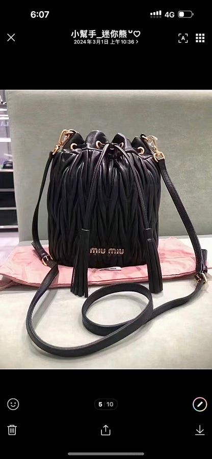 MiuMiu Matelasse Nappa Bucket 軟皮水桶包/E1450 🉐51750🇪🇺