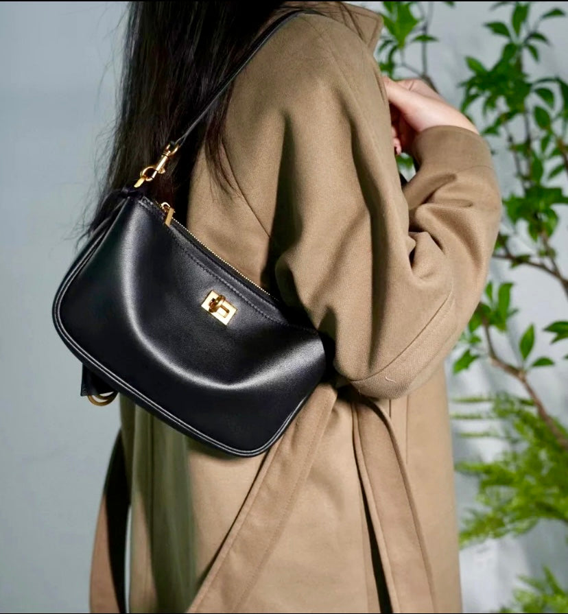 Balenciaga巴黎世家 Rodeo Sling Pochette 腋下包/E1390 🉐49500🇪🇺