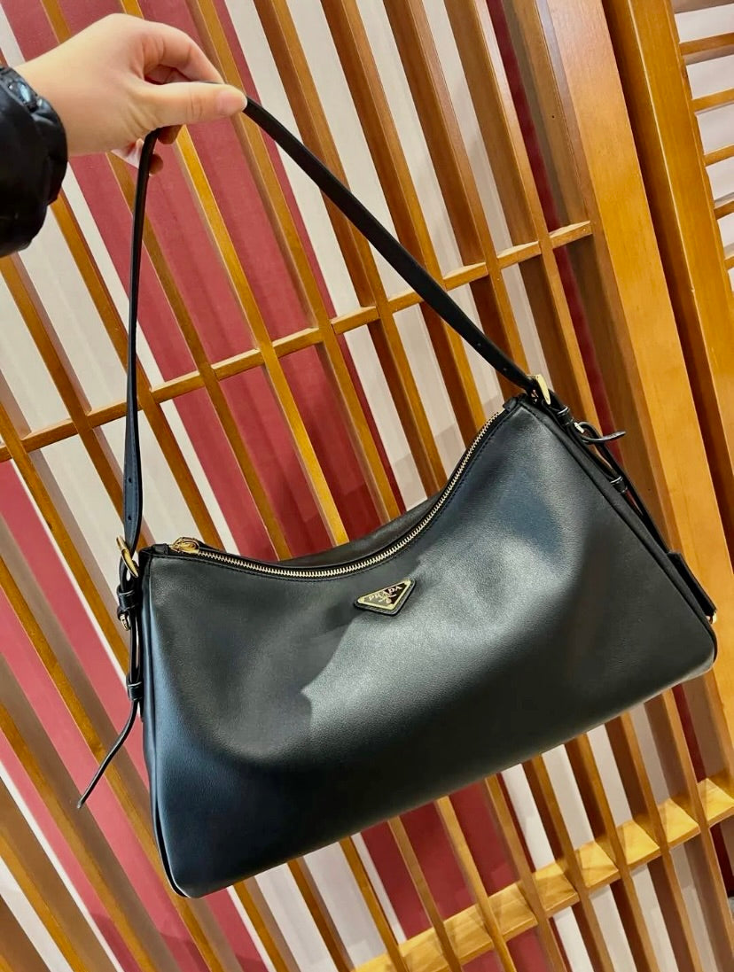 Prada Aimée M/L 牛皮肩背包/E2500E2800 🇪🇺