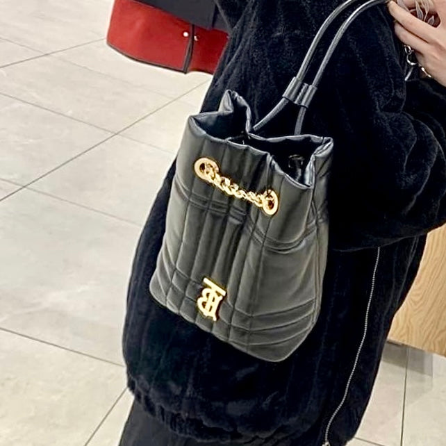 @Burberry Lola TB 方格水桶後背包/P581 🔥下殺🉐27150