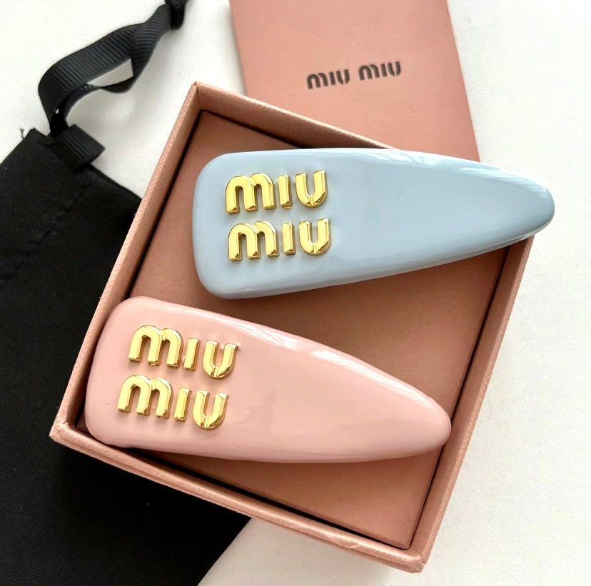 MiuMiu Patent Leather Hair Clip 漆皮髮夾/290E320 🉐12200🇪🇺