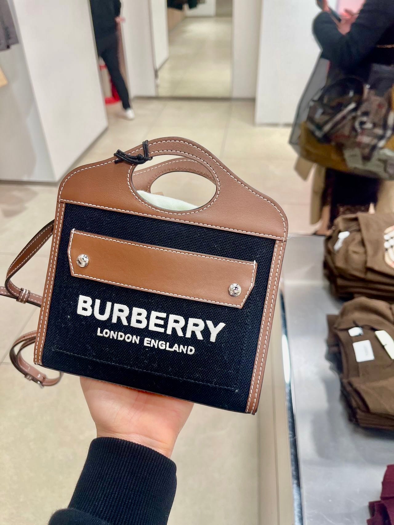 Burberry Pocket Micro口袋包-黑/820C569 ㊙️折扣🉐24330💰