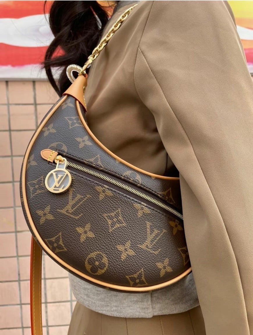 LV Loop Bag 豌豆月牙包/1790E1950  🉐69250🇪🇺