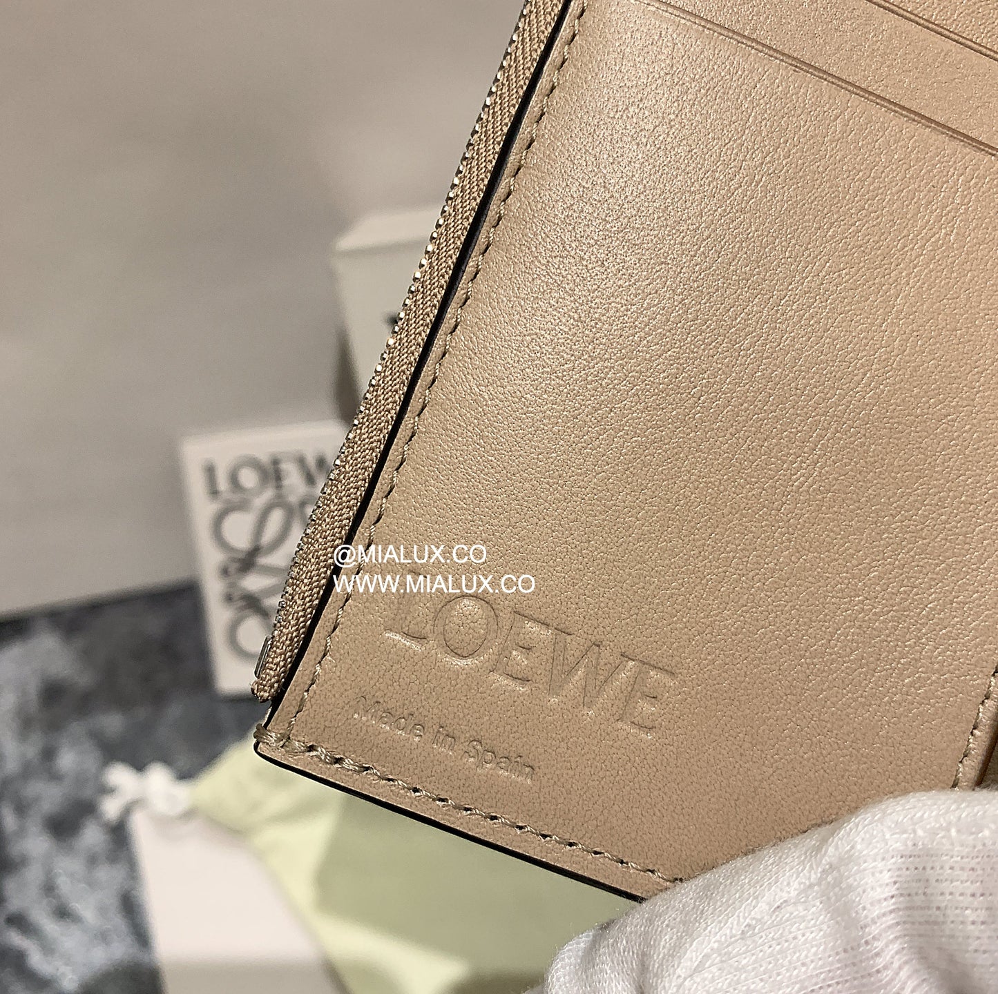 *現貨*Loewe▪️ Anagram Vertical S 小款三折短夾-沙色/495🉐18800