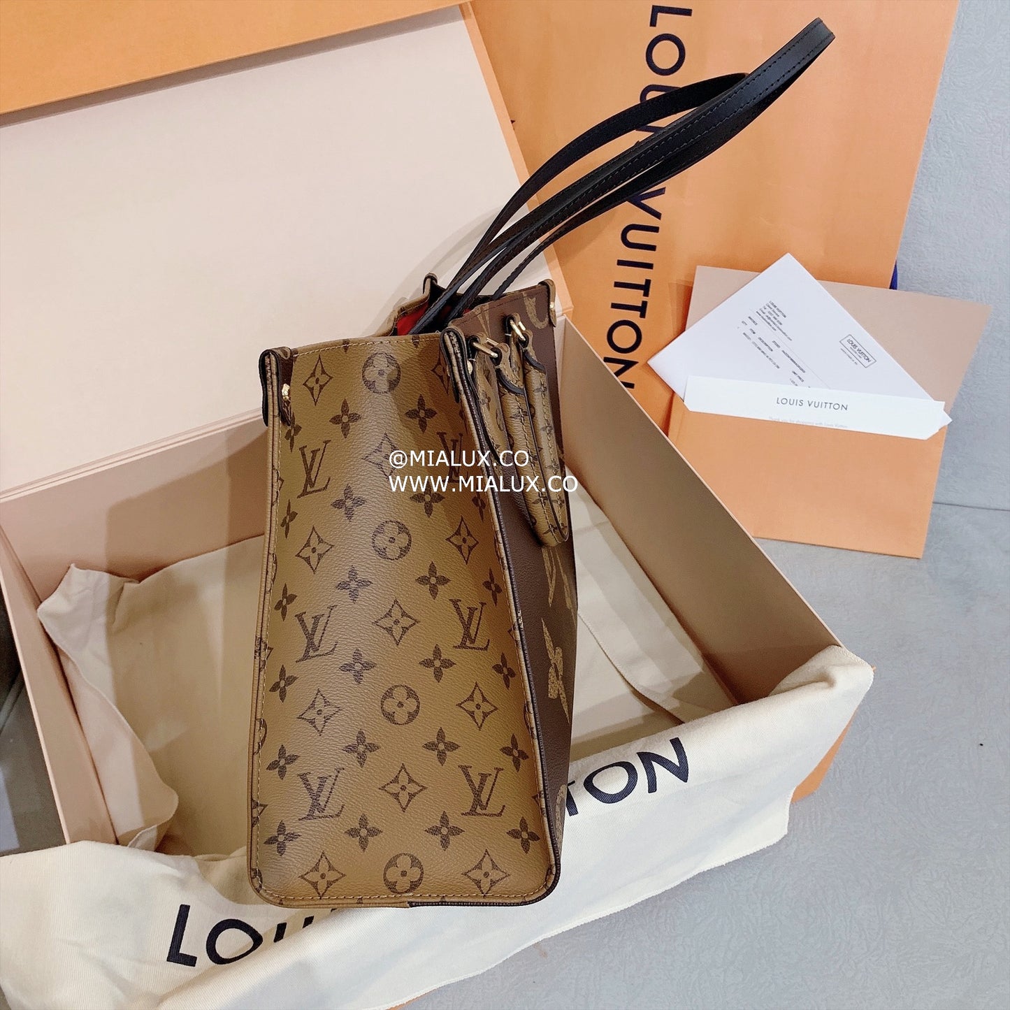 LV OnTheGo MM 中款拼色托特包/2250 ✨🉐91000