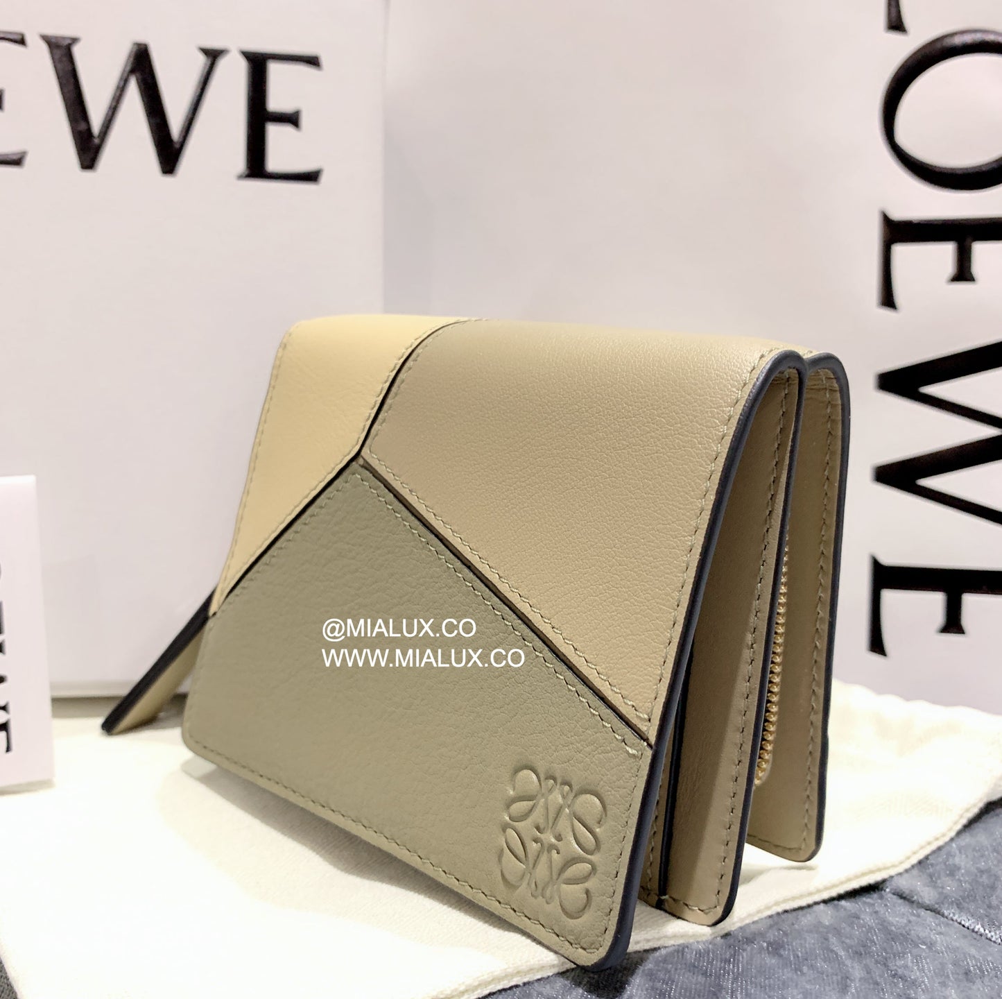 Loewe▪️Puzzle compact zip 拼圖雙開拉鍊短夾/550H495 💚折扣🉐20790