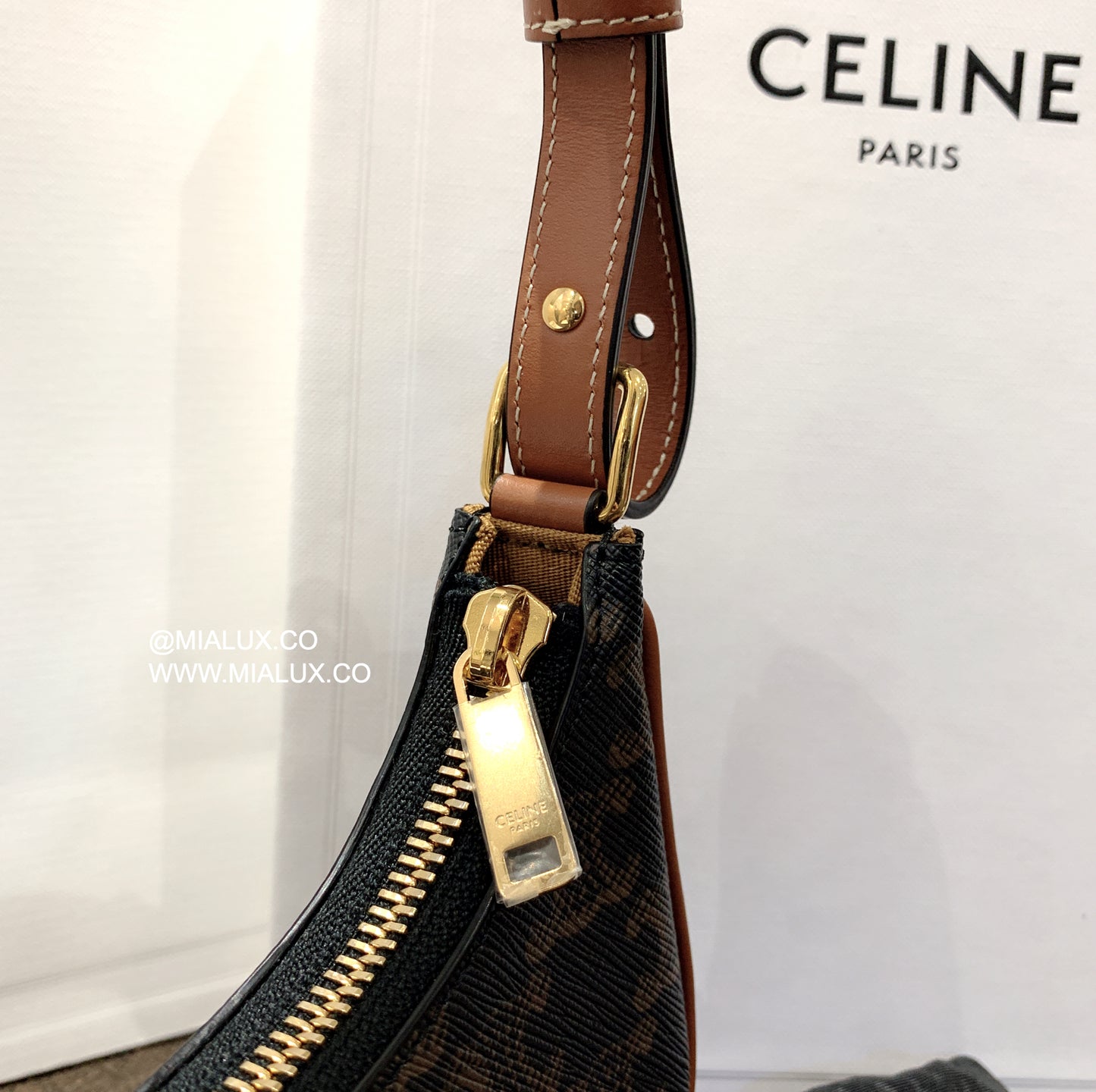 Celine▪️AVA MINI 老花腋下包/730E790 🉐28650🇪🇺