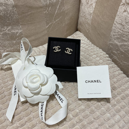 CHANEL✨ CC DIAMANTE METAL EARRINGS 雙C小鑽耳釘 A58327 -