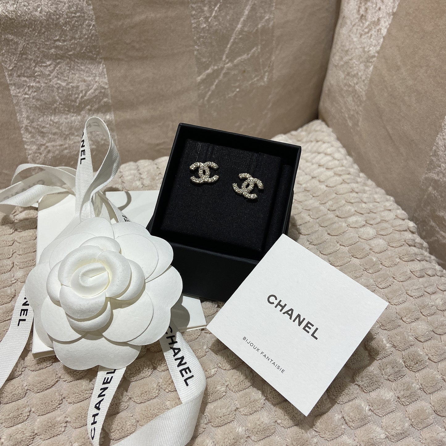 CHANEL✨ CC DIAMANTE METAL EARRINGS 雙C小鑽耳釘 A58327 -