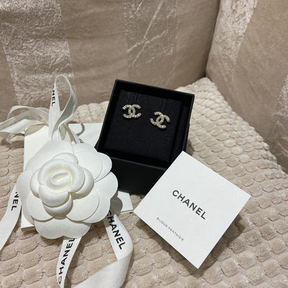 CHANEL✨ CC DIAMANTE METAL EARRINGS 雙C小鑽耳釘 A58327 -