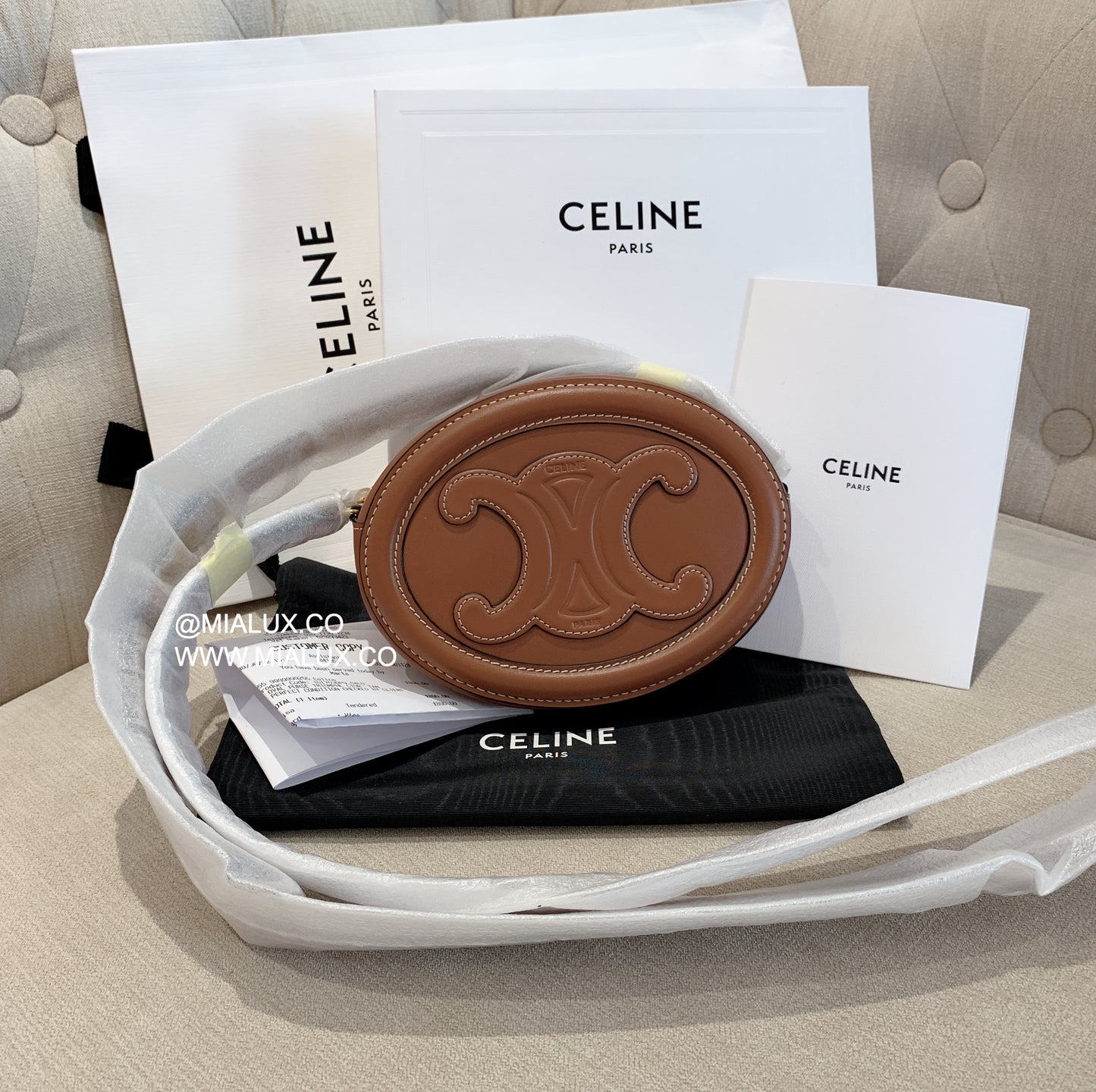 Celine▪️CUIR TRIOMPHE OVAL 大款月餅包/1450E1500 🉐53500🇪🇺