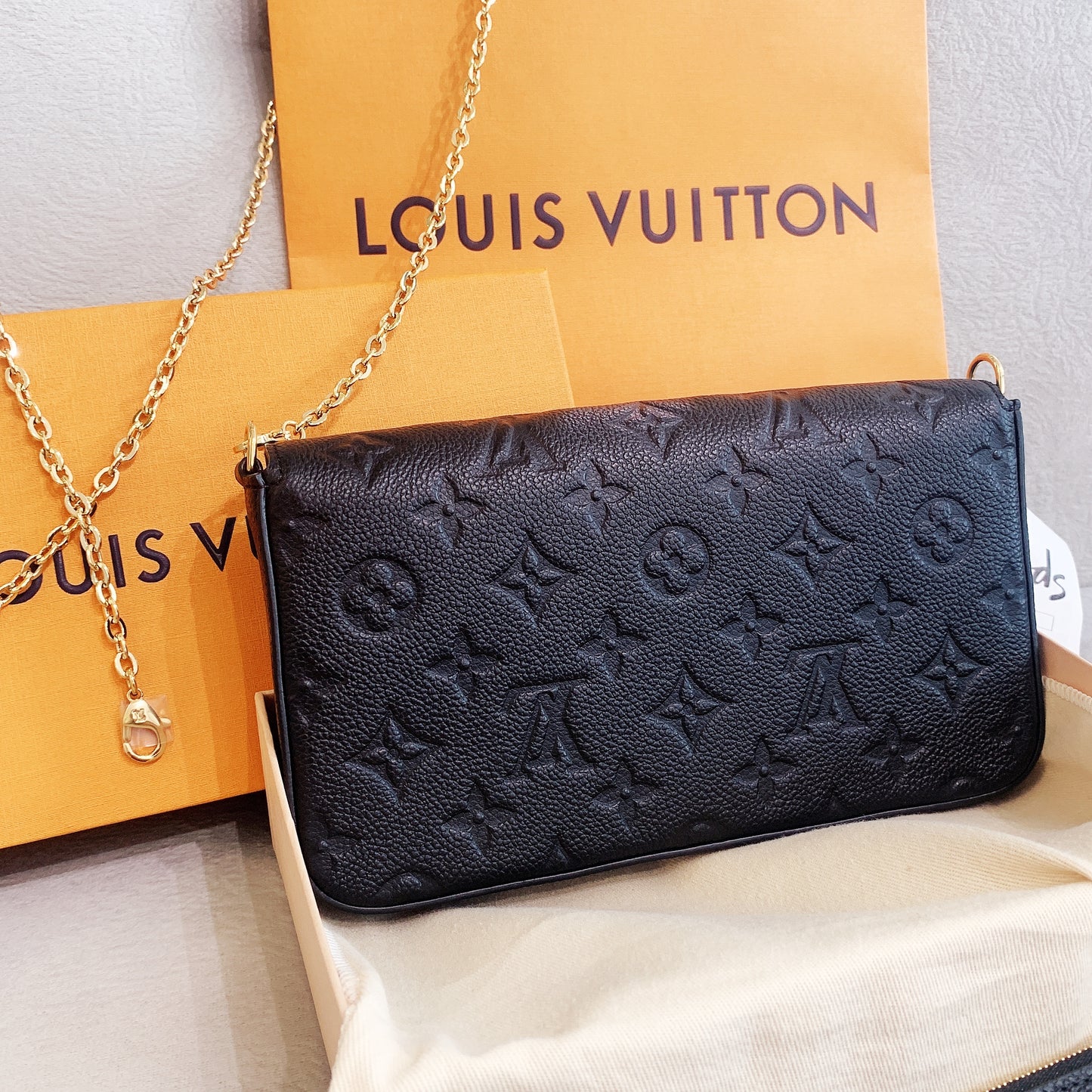 *LV▪️Félicie Pochette 壓紋三合一信封鏈條包/1190✨🉐50980