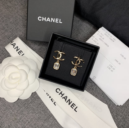 CHANEL✨ GOLD CC CRYSTAL PENDANT EARRINGS 方形水晶垂墜耳環 AB9313 -