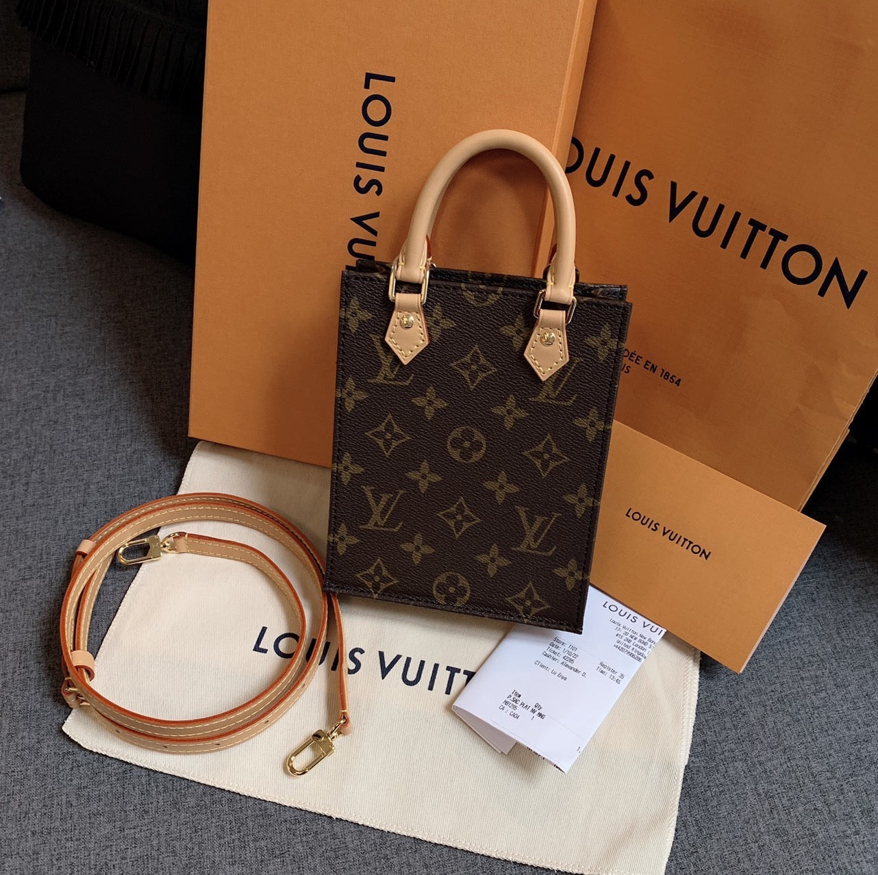 *現貨*LV Petit Sac Plat 小款琴譜包/1260 🉐49800