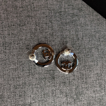 CHANEL✨| CC SILVER CIRCLE METAL AND CRYSTAL EARRINGS 圓圈簍空鑲鑽耳環 A9656 -