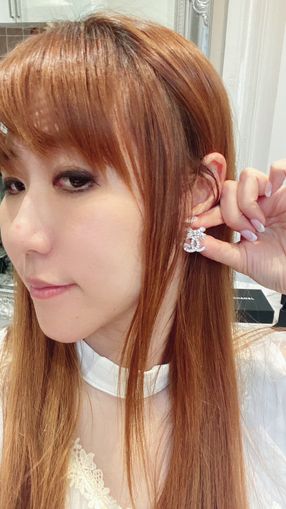 CHANEL✨| CC BOW METAL EARRINGS SILVER 蝴蝶結雙C水鑽耳環 ABA922 -