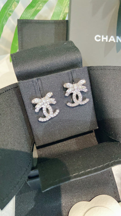 *現貨*CHANEL CC BOW EARRINGS  雙C蝴蝶結水鑽耳環/530