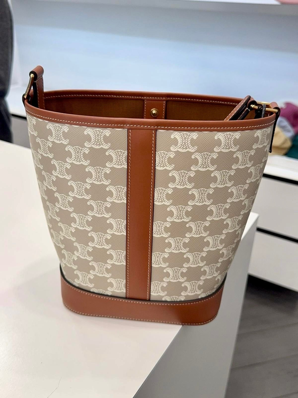 @Celine Outlet Bucket S 小款白老花水桶包