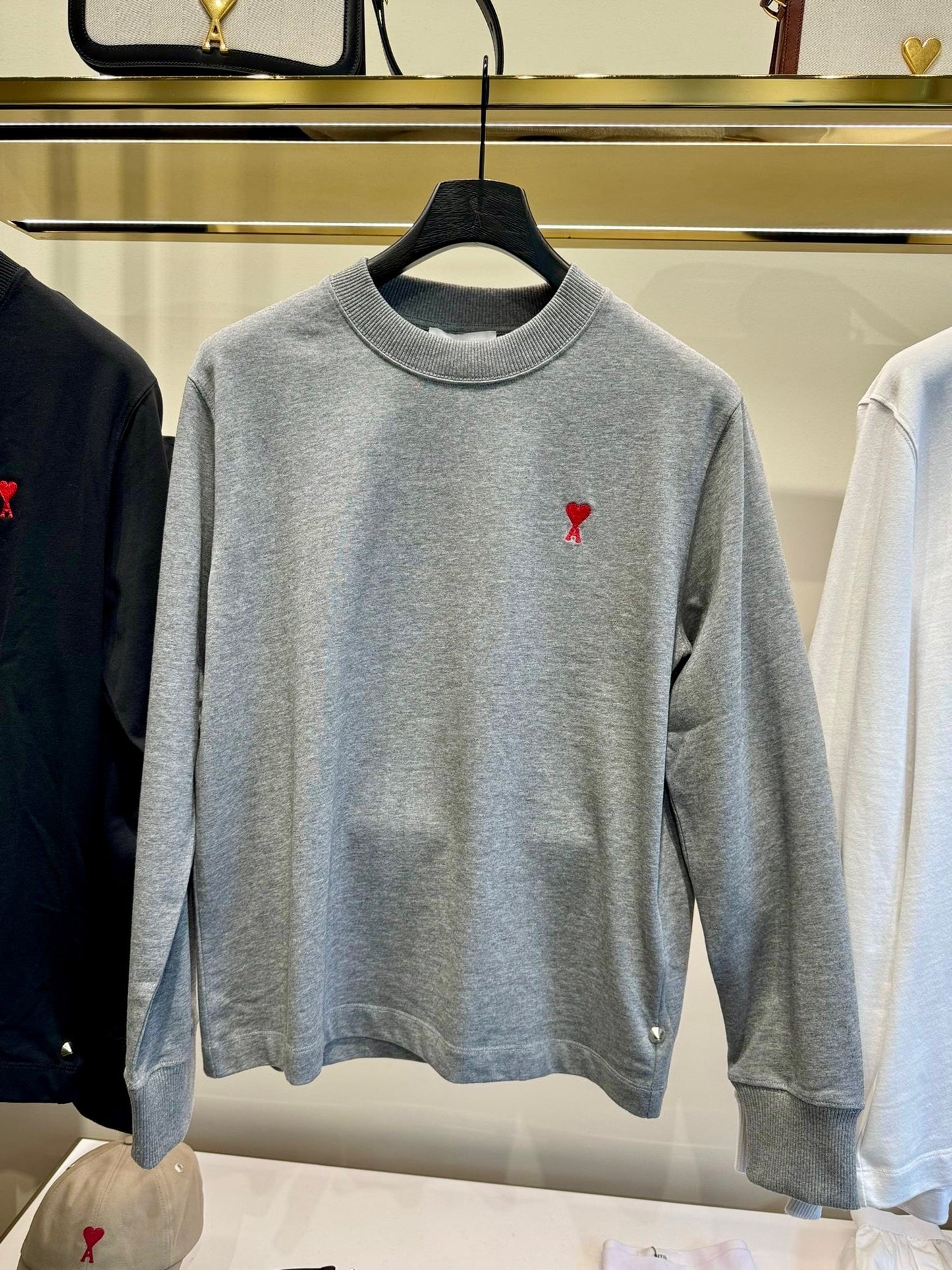 @Ami Outlet 刺繡愛心長袖上衣