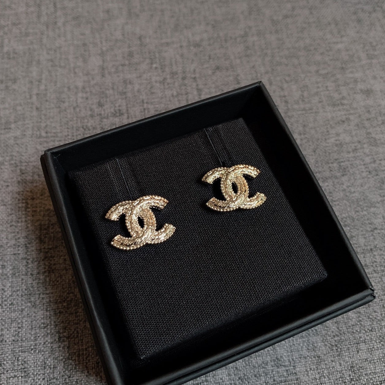 CHANEL✨ CC GOLD METAL EARRINGS 雙C金屬耳環 AB9702 -