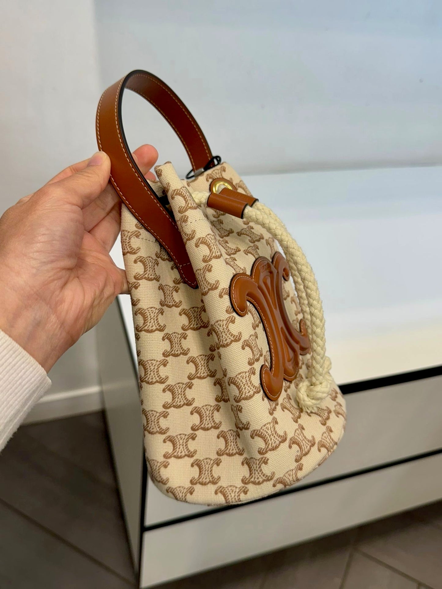 @Celine Outlet Teen Bucket 凱旋門白老花水桶包