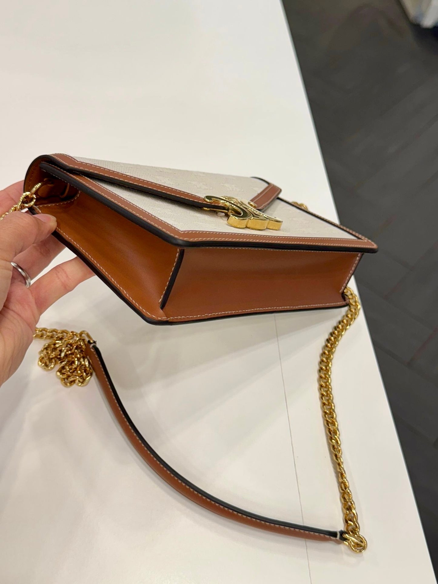 @Celine Outlet Margo WOC 凱旋門鏈條包