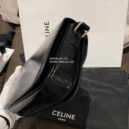 Celine▪️Teen Triomphe 亮面牛皮翻蓋包/2850E3200 🉐113000🇪🇺