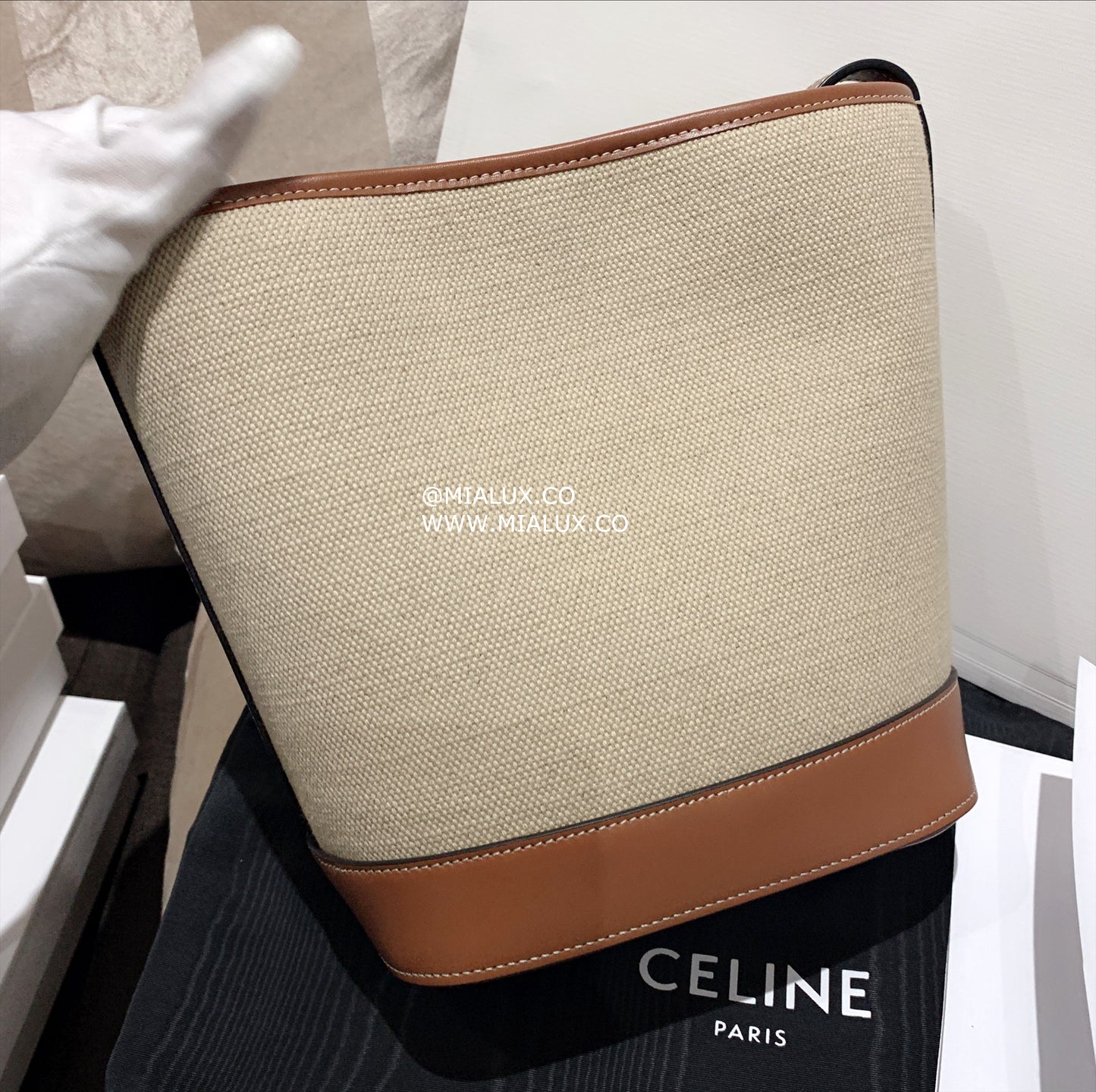 Celine▪️CUIR BUCKET SMALL 織布水桶包/1550E1600 🉐57000🇪🇺