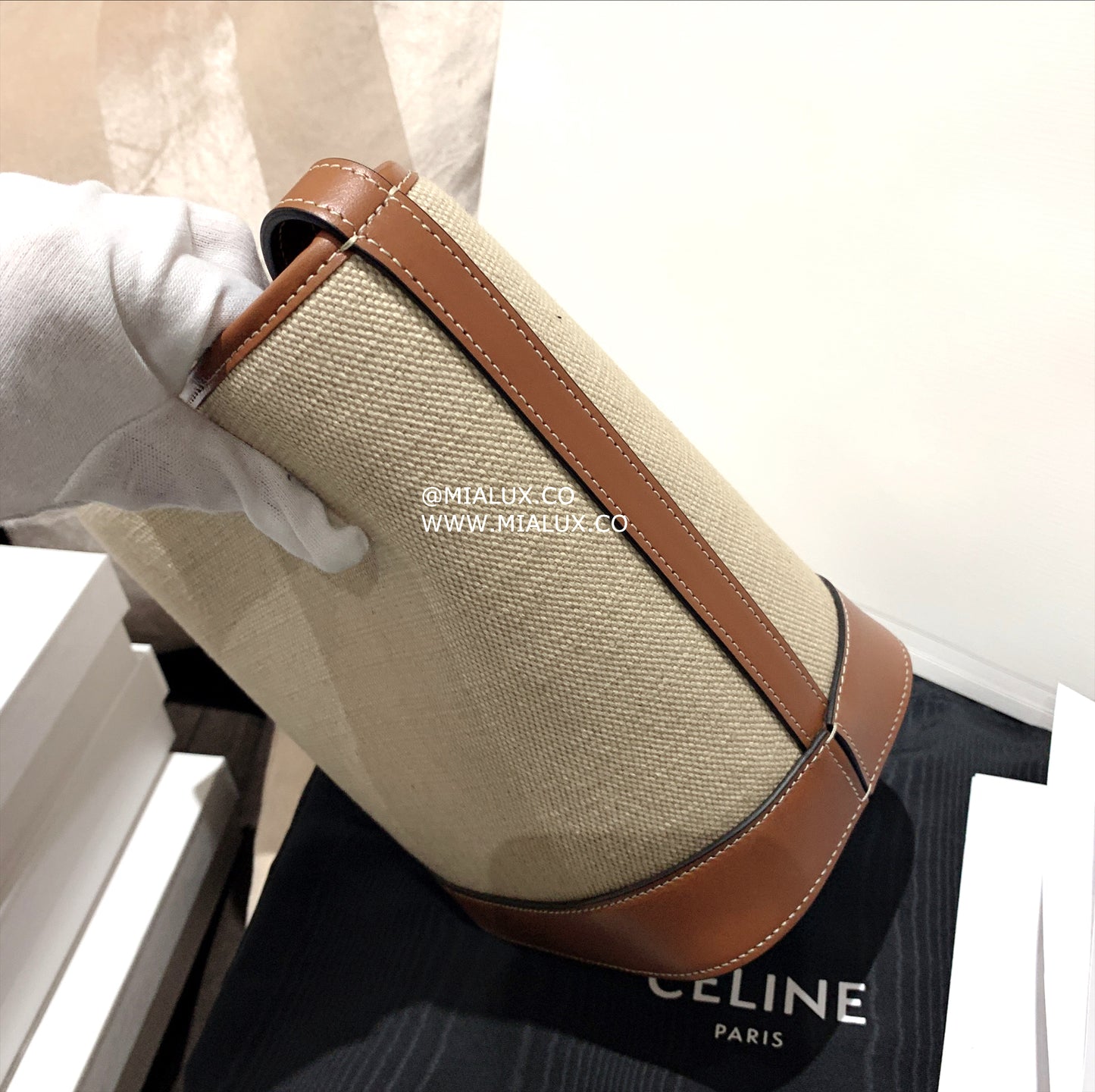 Celine▪️CUIR BUCKET SMALL 織布水桶包/1550E1600 🉐57000🇪🇺