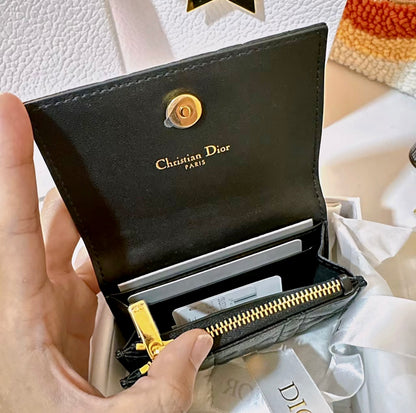 Dior Caro Glycine 牛皮翻蓋卡包/420E460 🉐15500🇪🇺🏷