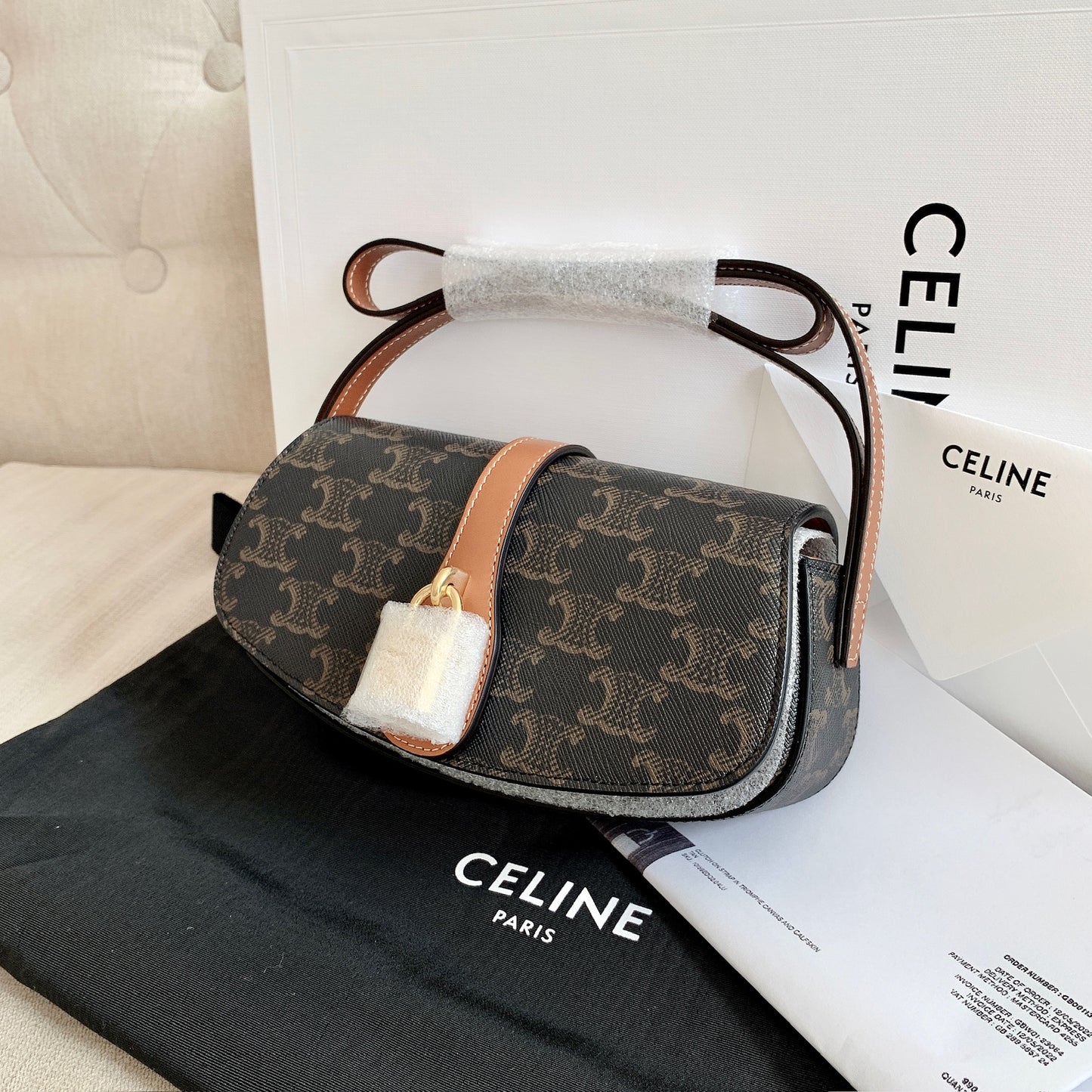 Celine▪️Tabou 老花鎖頭腋下包/1050E1100 🉐39500🇪🇺