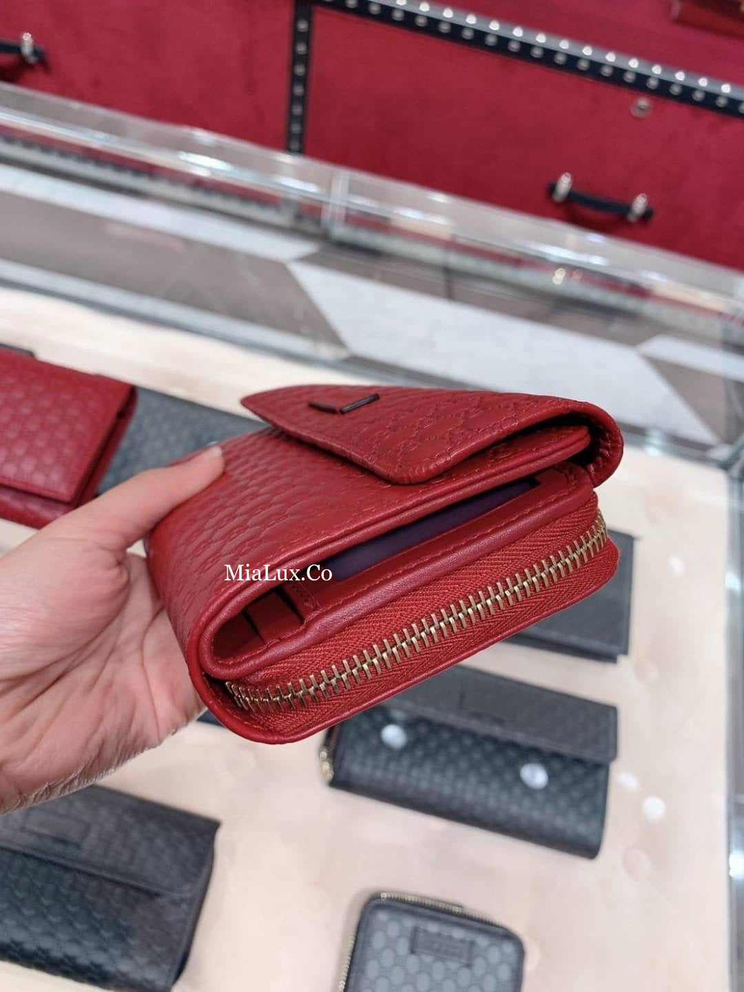 @Gucci▪️Embossed Flap Wallet 壓紋半翻蓋拉鍊長夾/P270 🔔限時折🉐13150