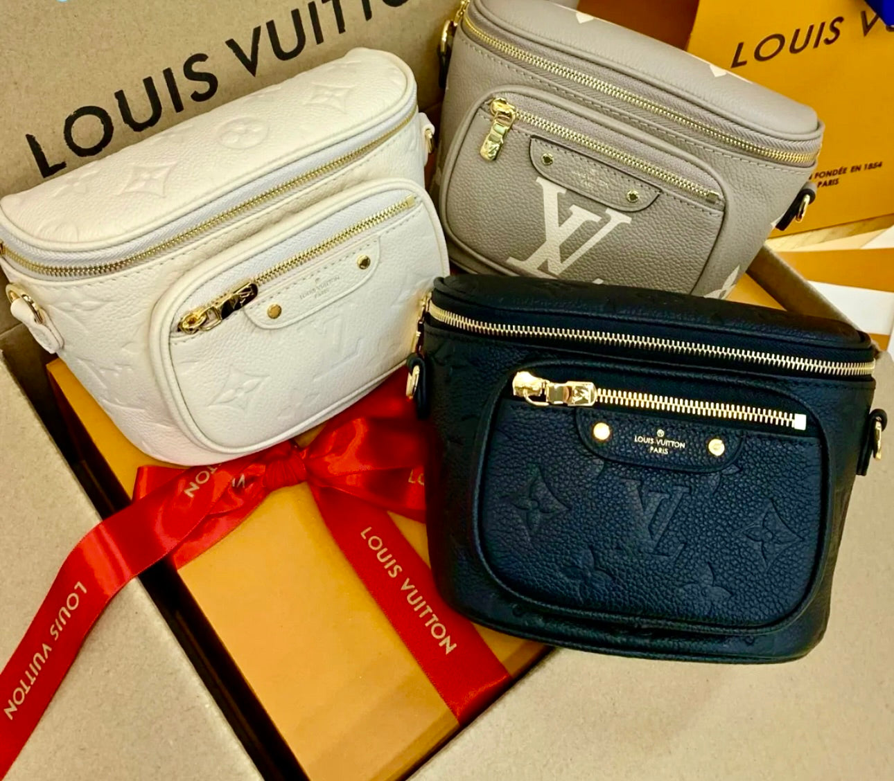 LV Mini Bumbag 迷你牛皮腰胸包/1550 ✨🉐64550