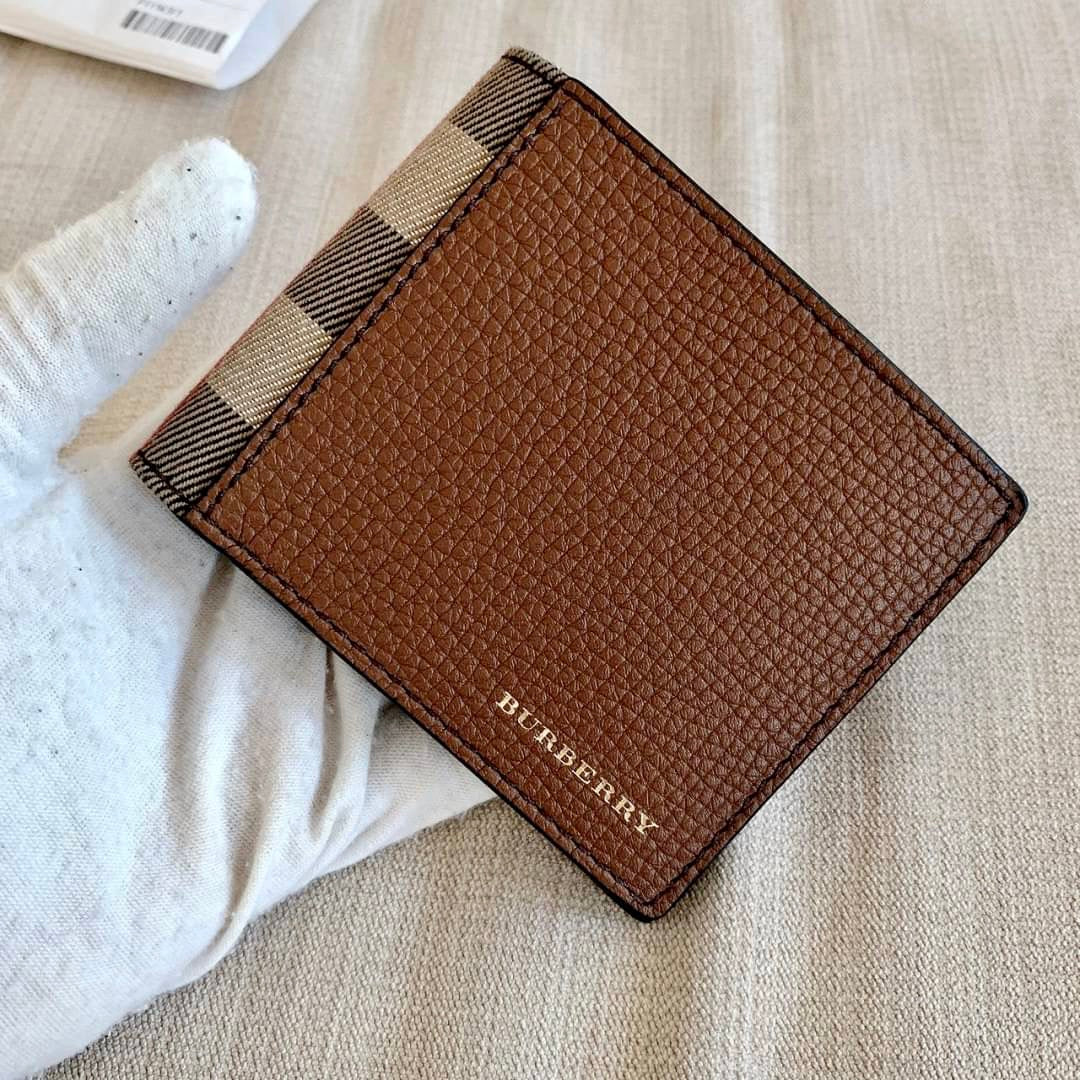 @Burberry MS Bifold 男女款格紋拼接燙金字雙開短夾/P159 🔥下殺🉐8660