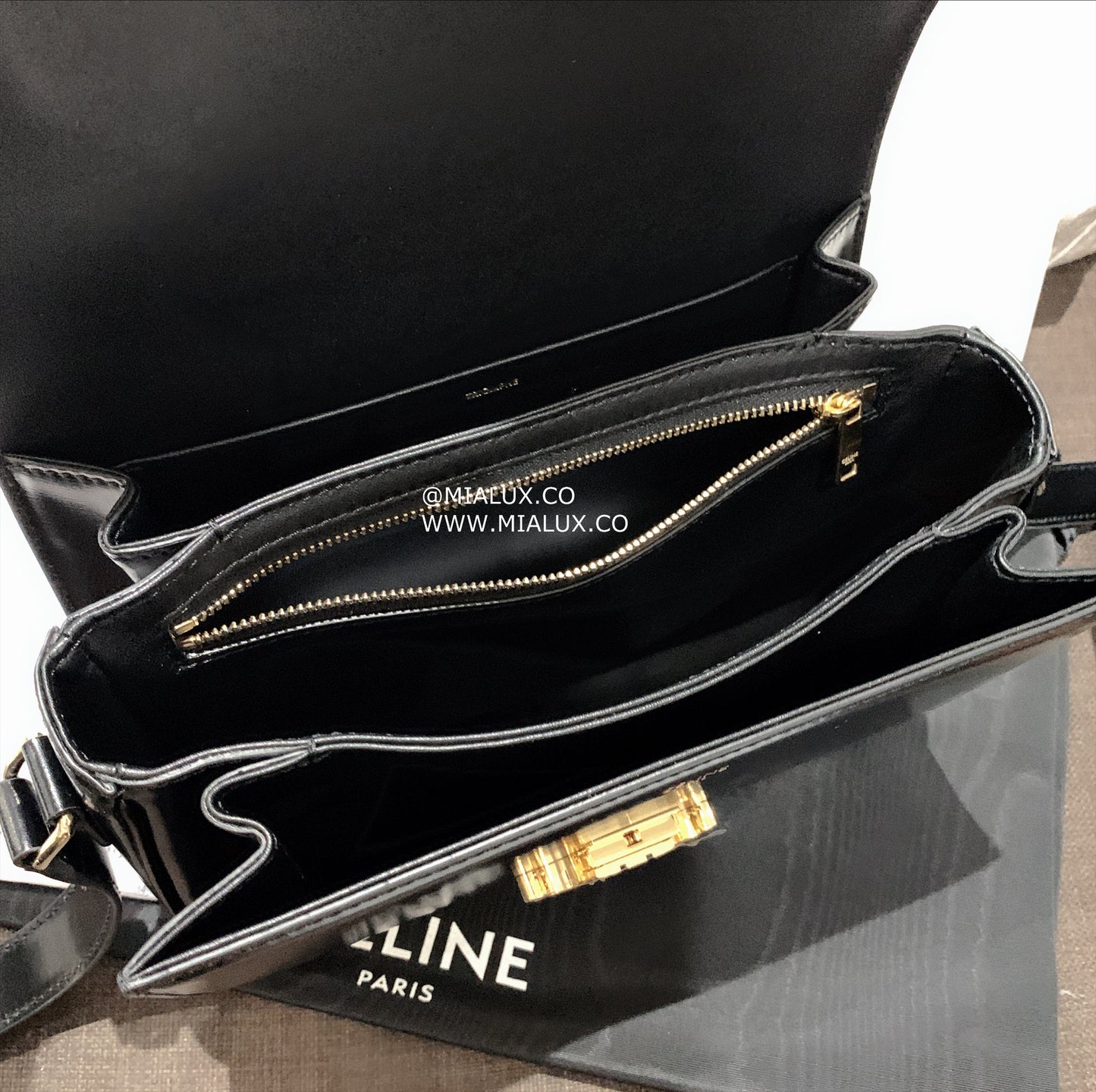 Celine▪️CLASSIQUE TRIOMPHE 中款亮面牛皮風琴包/2950E3200 🉐113000🇪🇺