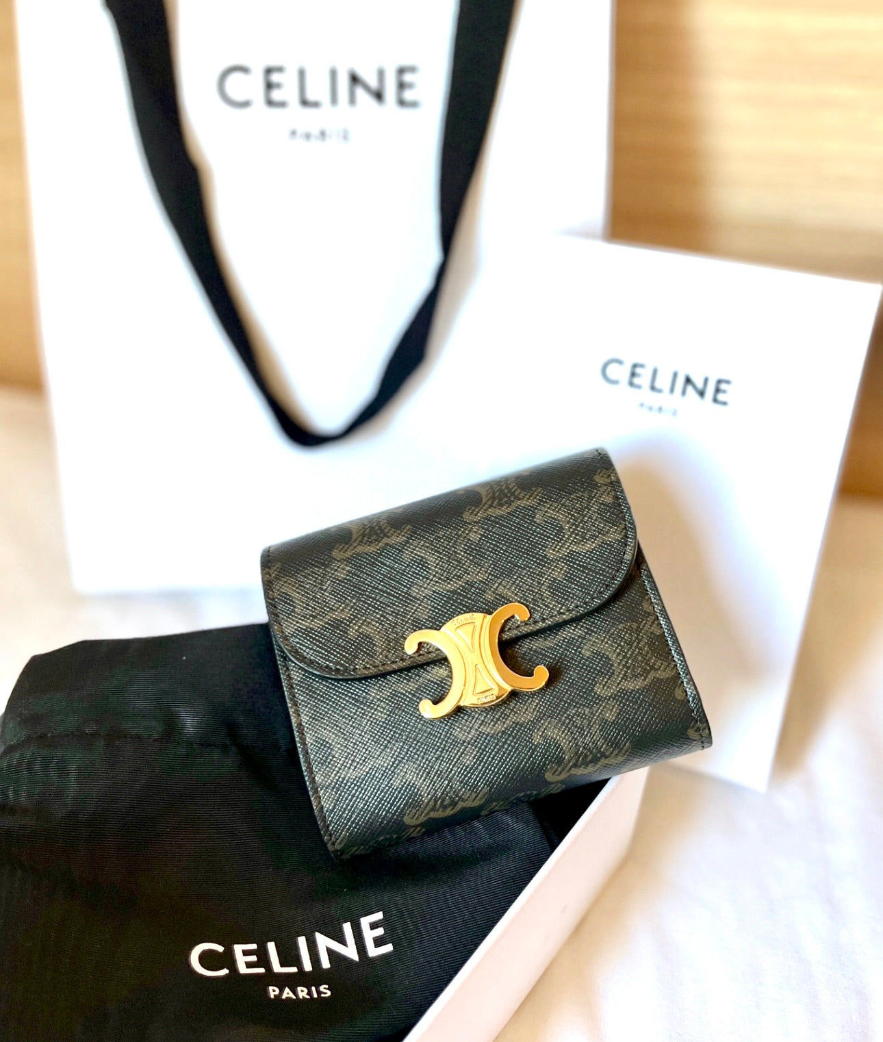 Celine▪️Flap Wallet Triomphe S 老花三折短夾/495E510 🉐18850🇪🇺