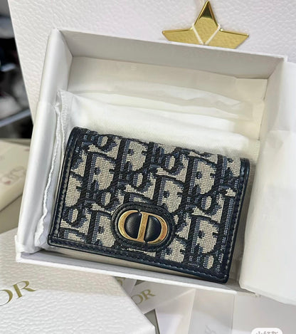 Dior 30 Montaigne Glycine 蒙田藍緹花翻蓋卡包/410E450 🉐15500🇪🇺🏷