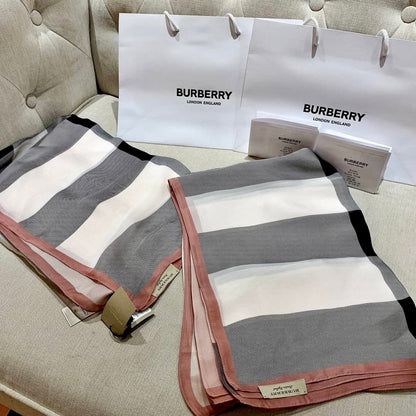 @Burberry ULT WSH MG 女款格紋雙面絲巾/P129 🔥下殺🉐7310