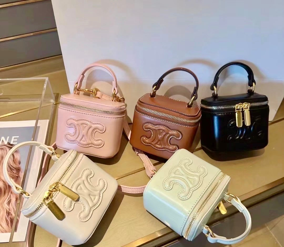 Celine VANITY MINI 牛皮化妝包/1100E1200 🉐43000🇪🇺