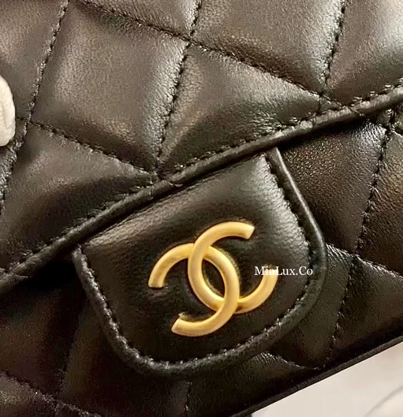 CHANEL▶︎✨| MINI LAMBSKIN FLAP CLUTCH 迷你小羊皮金手把翻蓋鏈包 AP2682 -