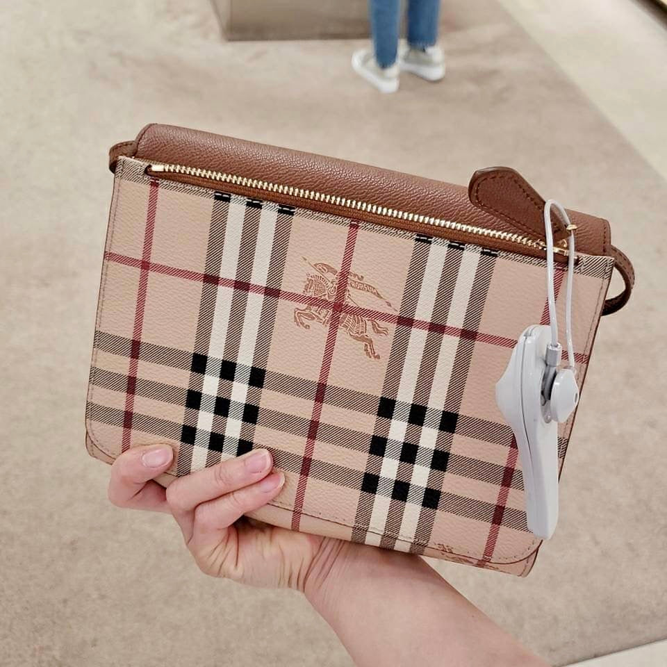 ❌@Burberry Haymarket Check 小款格紋拼皮翻蓋包/P485 🔥下殺🉐22830