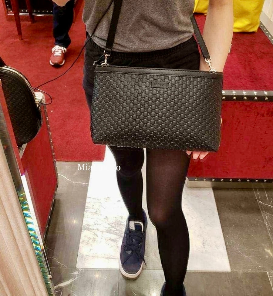 @Gucci Embossed Bag 男女款壓紋拉鍊側背包/P420 🔔限時折🉐19900