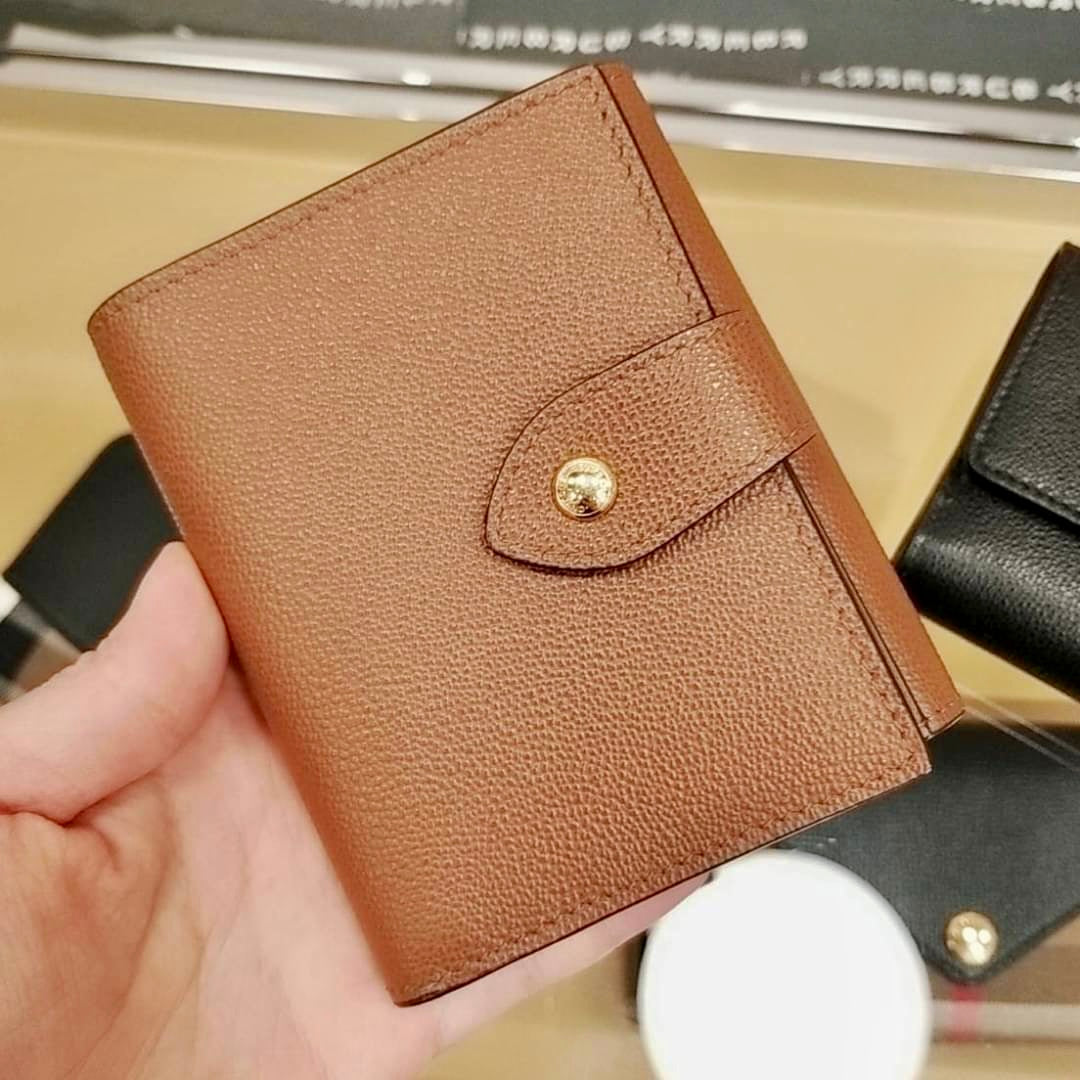 @Burberry Luna Embossed Logo 壓印雙開翻蓋短夾/400P280 🔥折上七折🉐9980