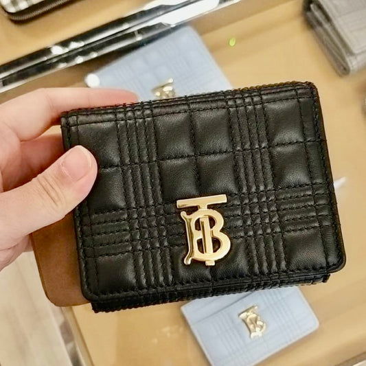 @Burberry▪️Lola TB 細格三折短夾/P295 🔥下殺🉐14280