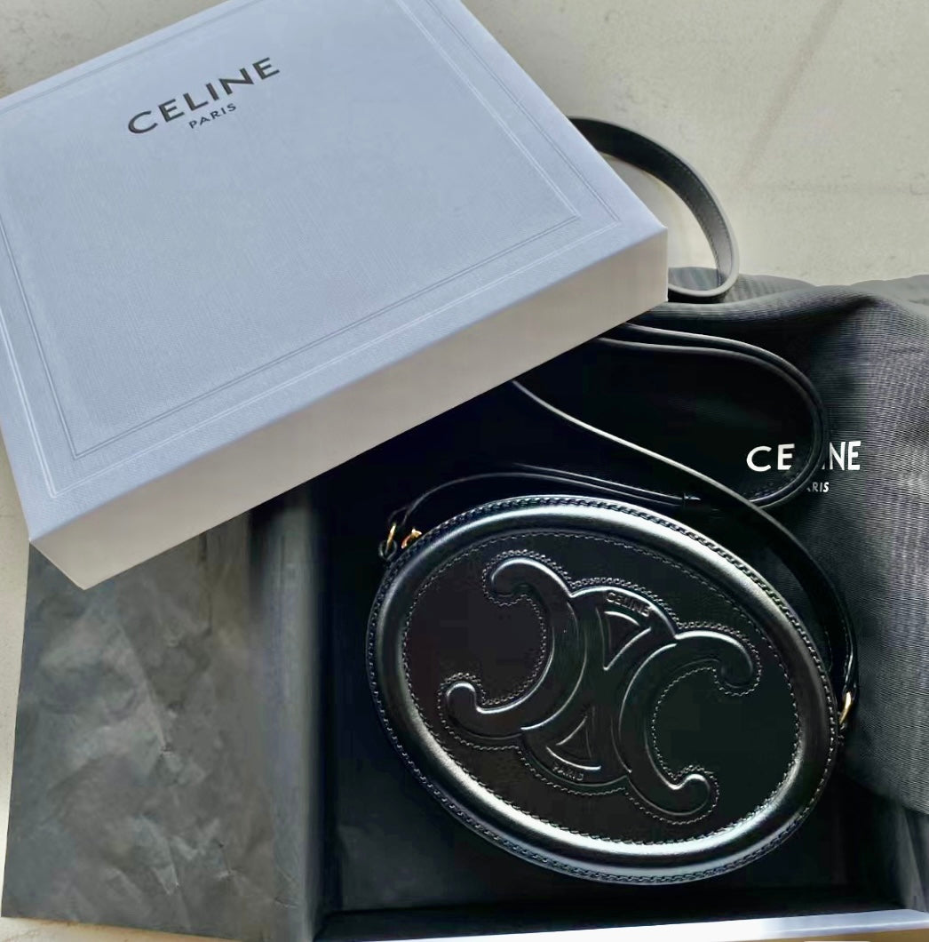 Celine▪️CUIR TRIOMPHE OVAL 大款月餅包/1450E1500 🉐53500🇪🇺