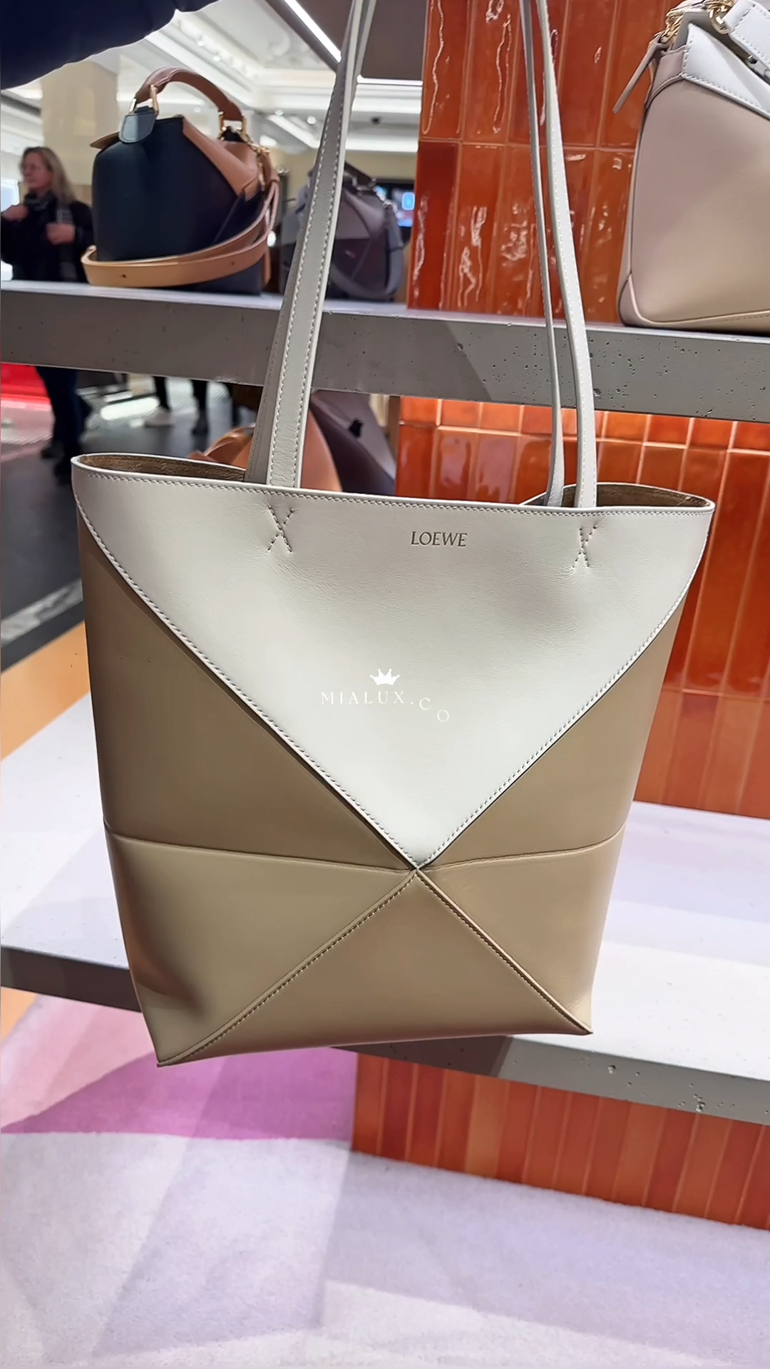 Loewe▪️Puzzle Fold Tote 中款拼色拼圖折疊包/1550H1395 💚折扣🉐56800