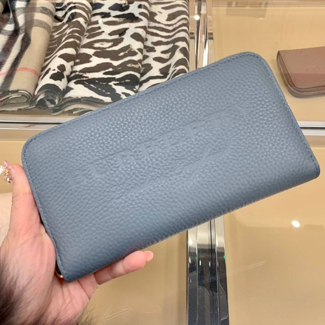 @Burberry Embossed Logo Zip 壓印牛皮拉鍊長夾/P189 🔥下殺🉐9980