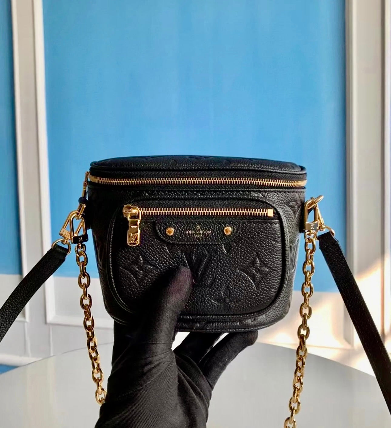 LV Mini Bumbag 迷你牛皮腰胸包/1550 ✨🉐64550