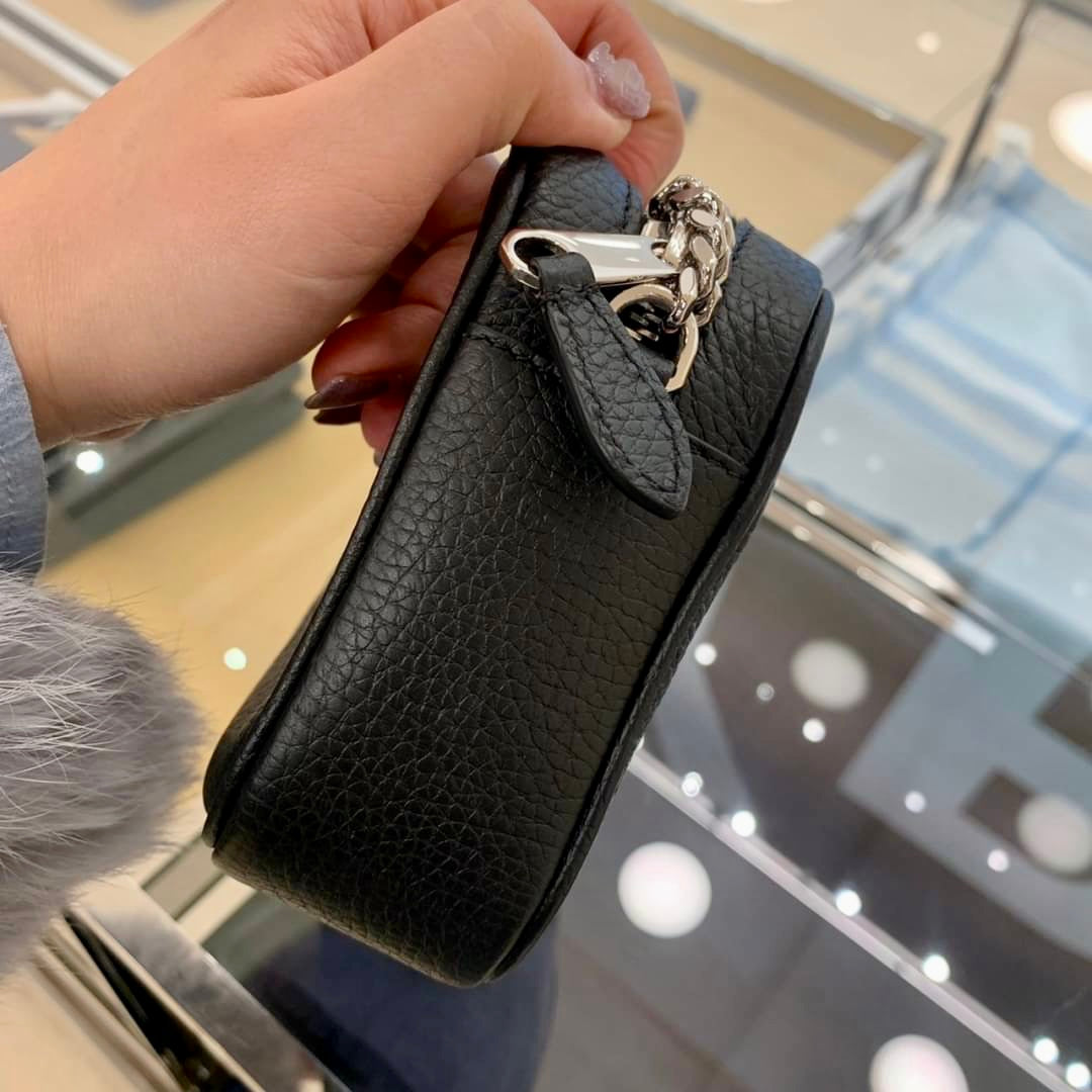 @Burberry Elongated Embossed Logo 小款壓印相機包/P665 🔥下殺🉐30930