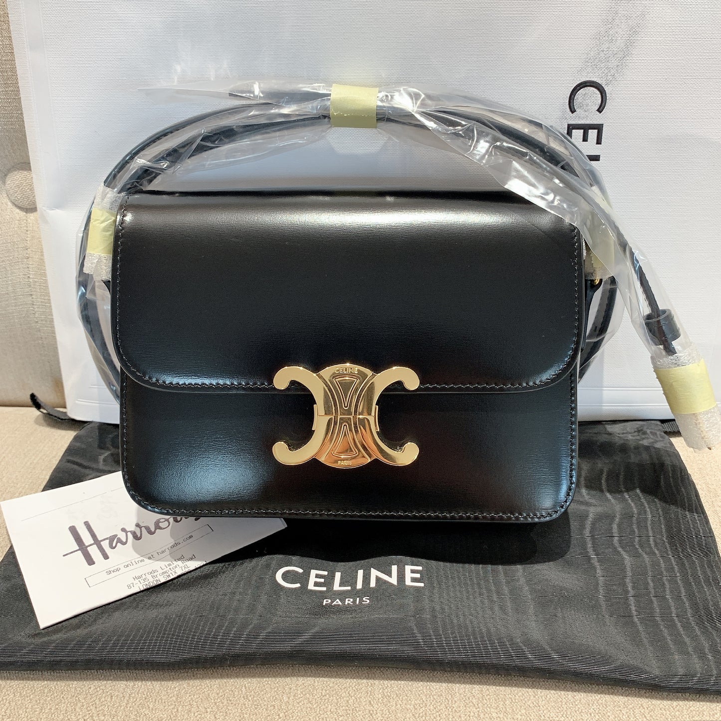 Celine▪️Teen Triomphe 亮面牛皮翻蓋包/2850E3200 🉐113000🇪🇺